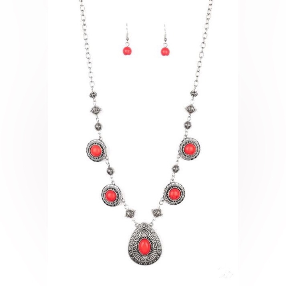 *Short silver and red crackle stone pendant necklace.